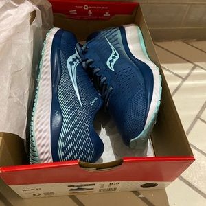 Saucony woman’s Guide 13 running sneakers
